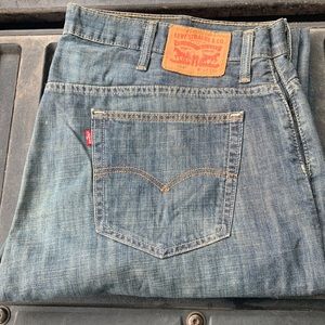 Men Levi Jean size 42x30 style 569